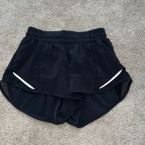 Lululemon Hotty Hot Shorts 2.5 in